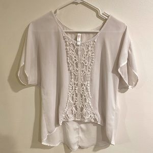Xhilaration blouse in white. Size medium.